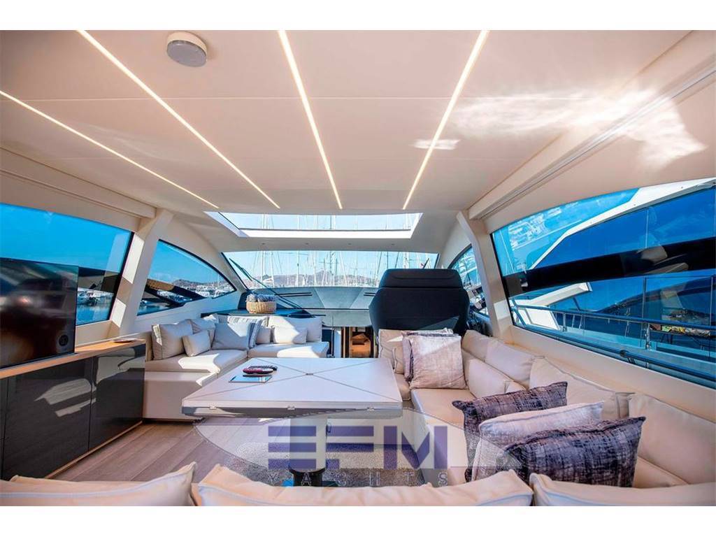 Pershing 70