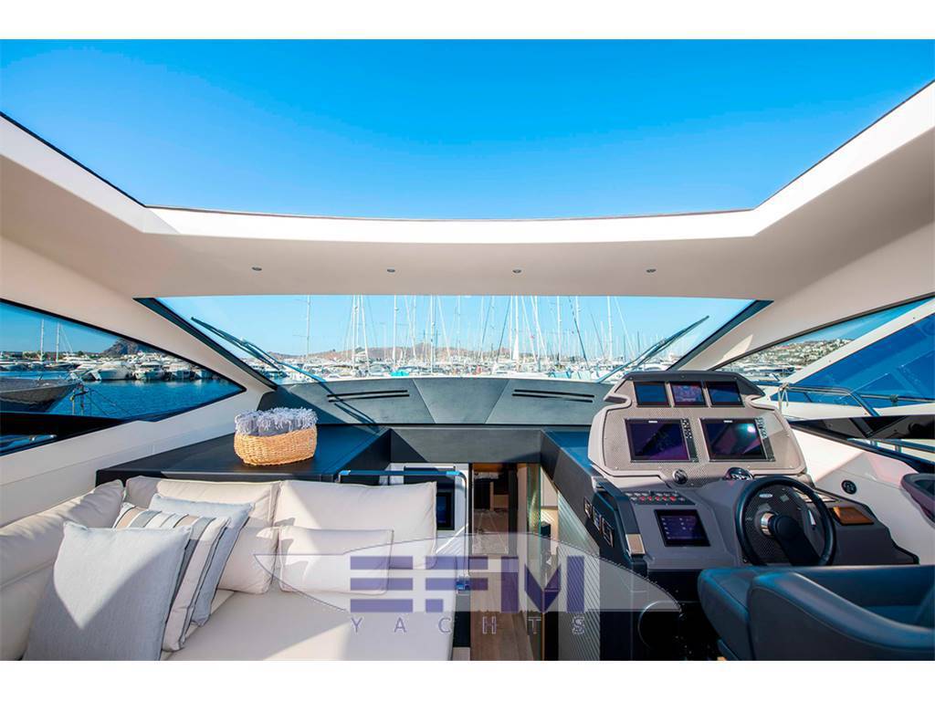 Pershing 70