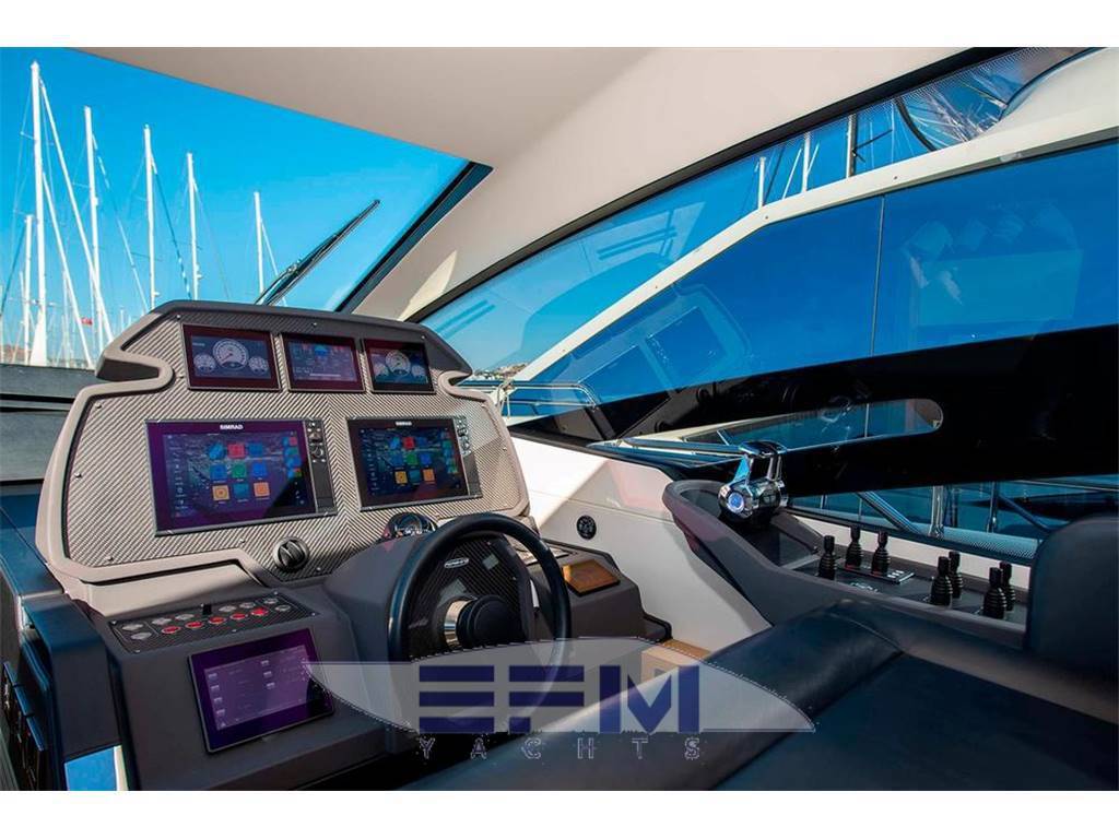 Pershing 70
