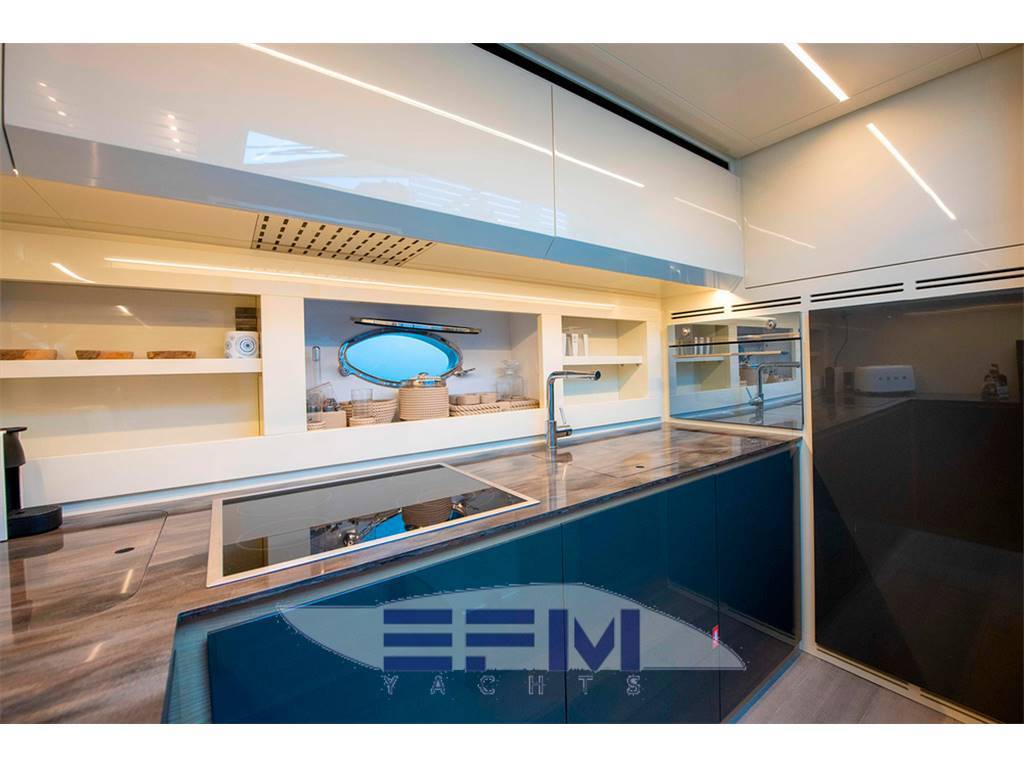 Pershing 70