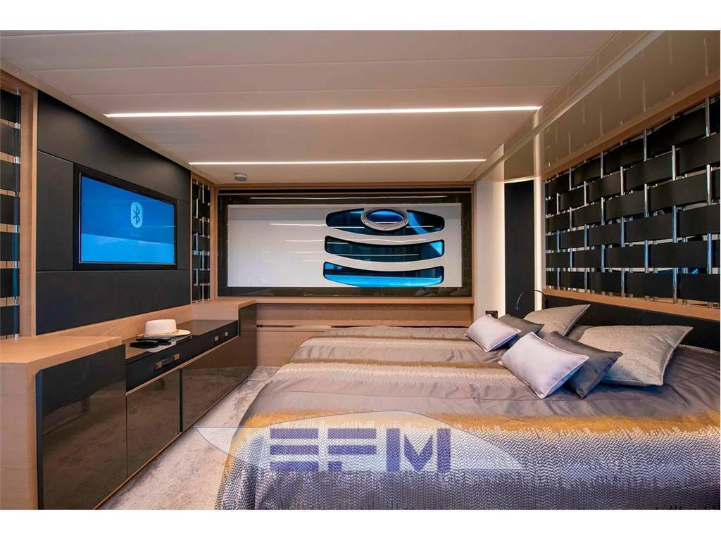 Pershing 70