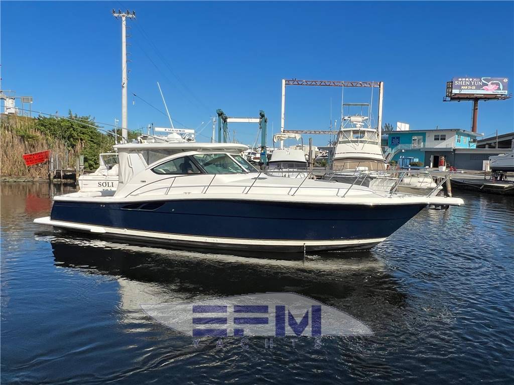 Tiara 3800 open
