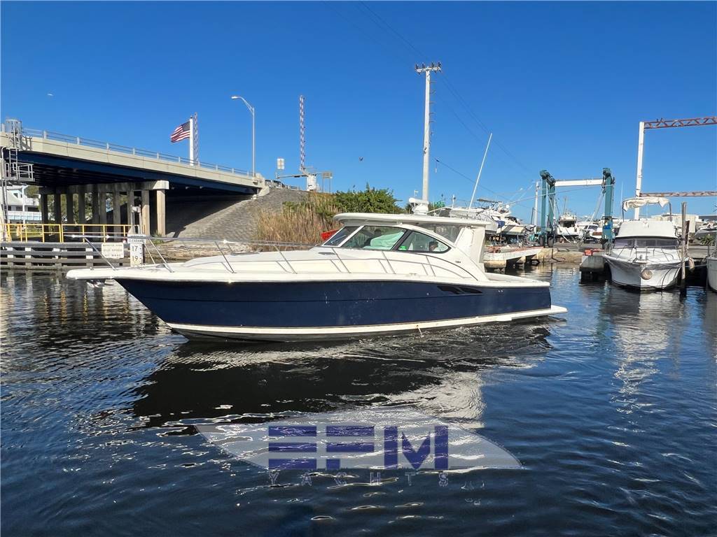 Tiara 3800 open
