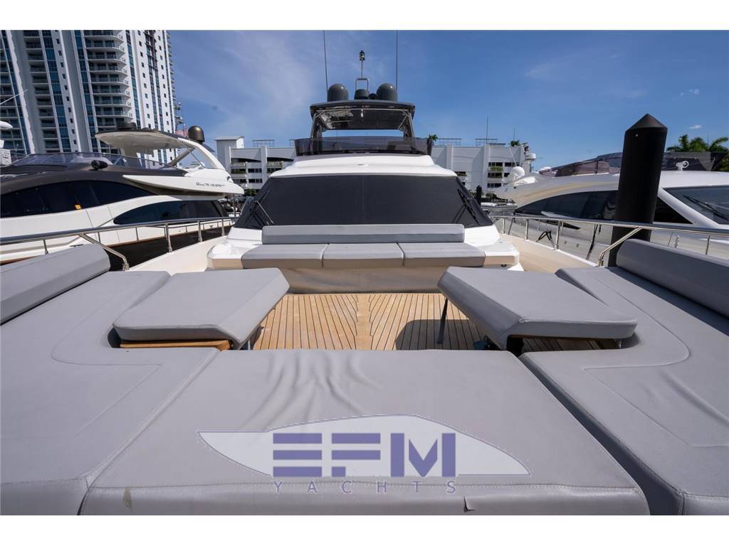 Ferretti yachts 670