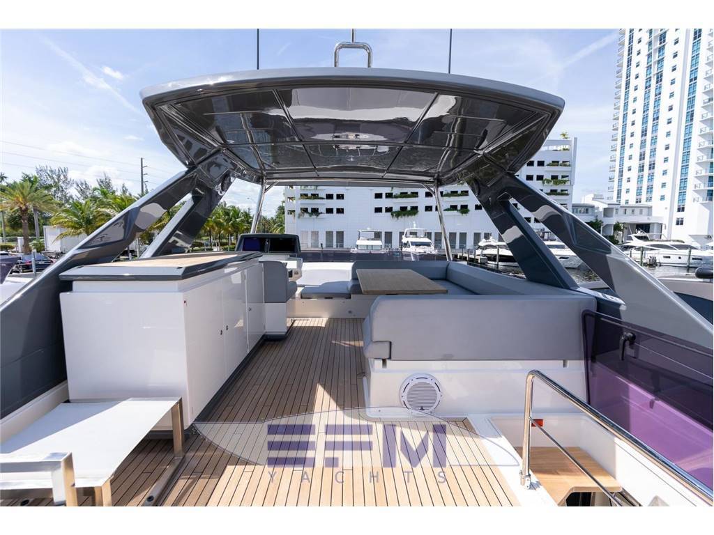 Ferretti yachts 670