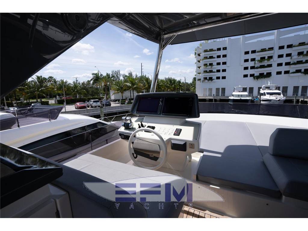 Ferretti yachts 670