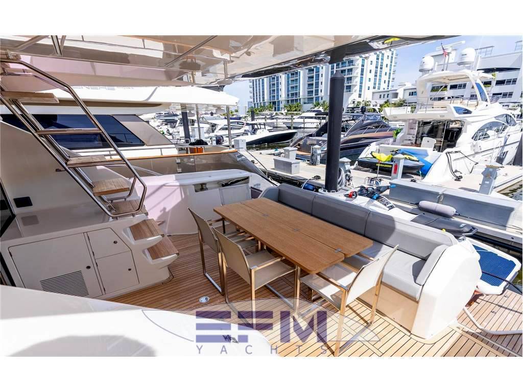 Ferretti yachts 670