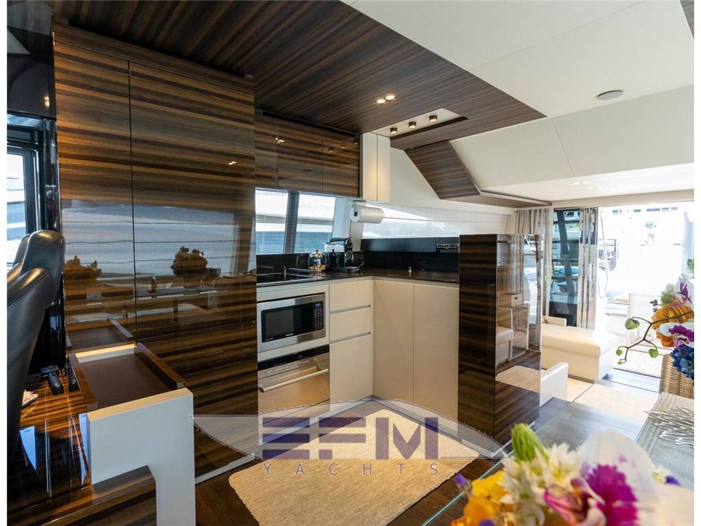 Ferretti yachts 670