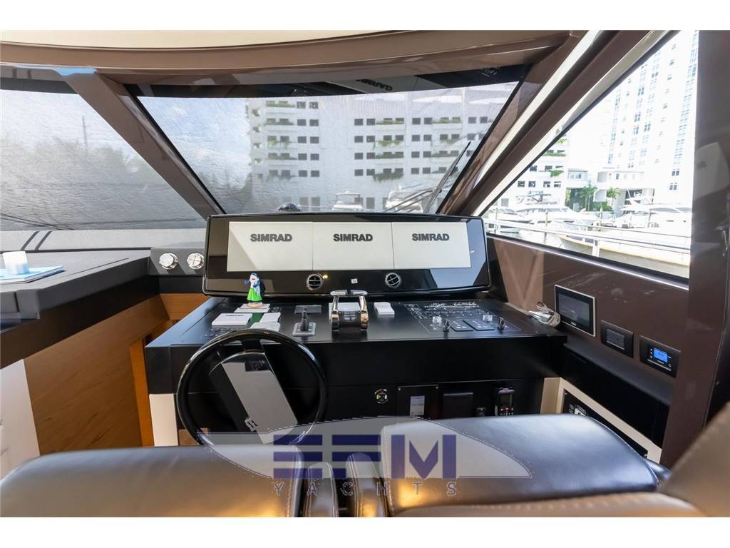 Ferretti yachts 670