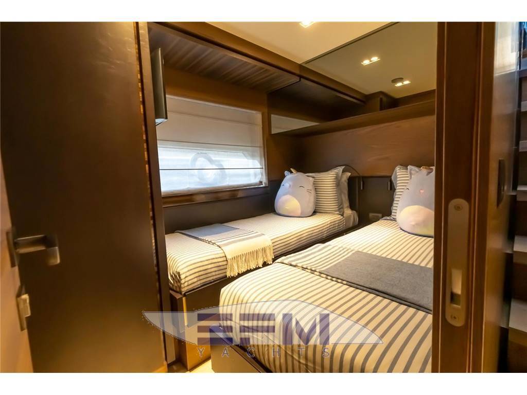 Ferretti yachts 670