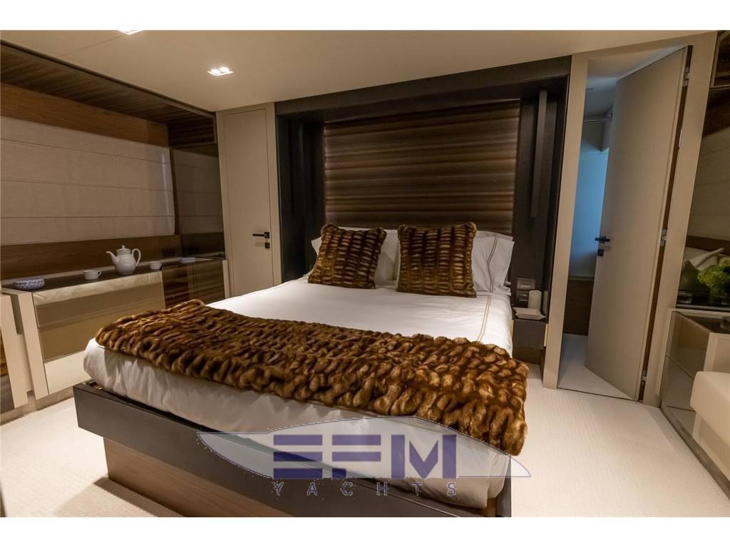 Ferretti yachts 670