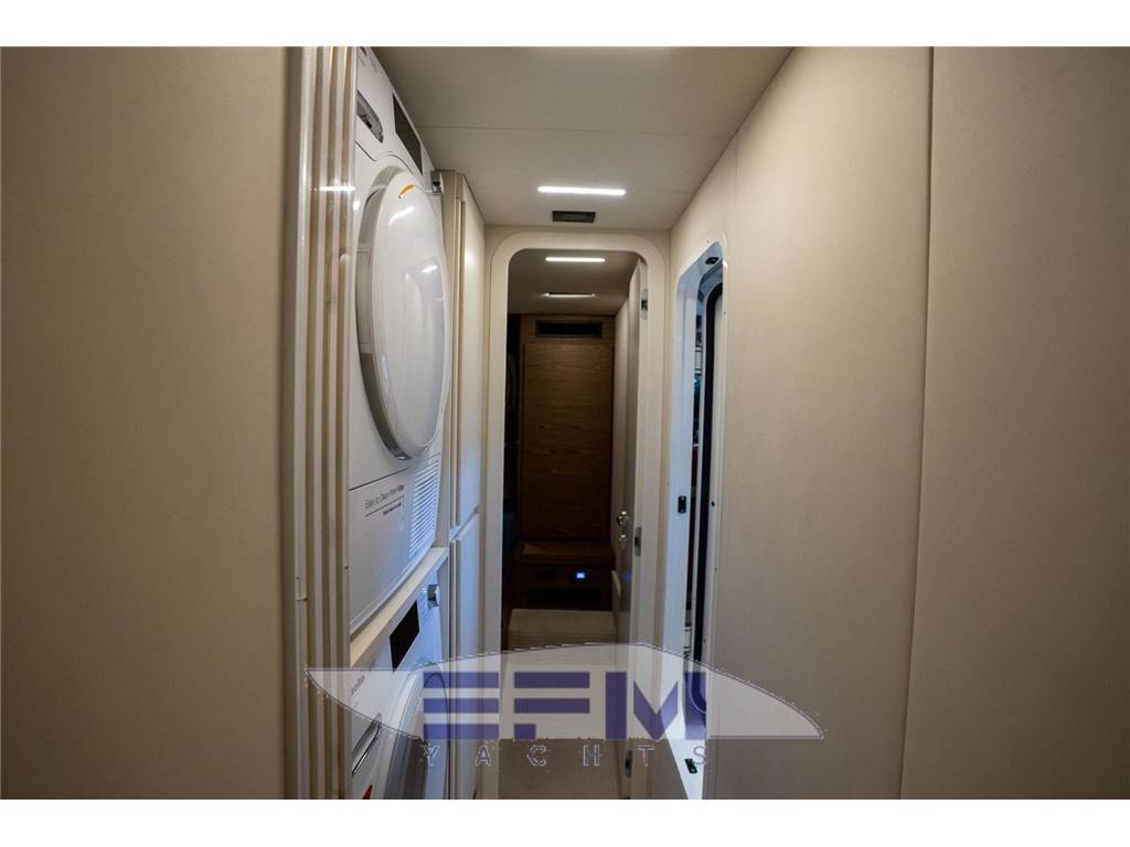Ferretti yachts 670