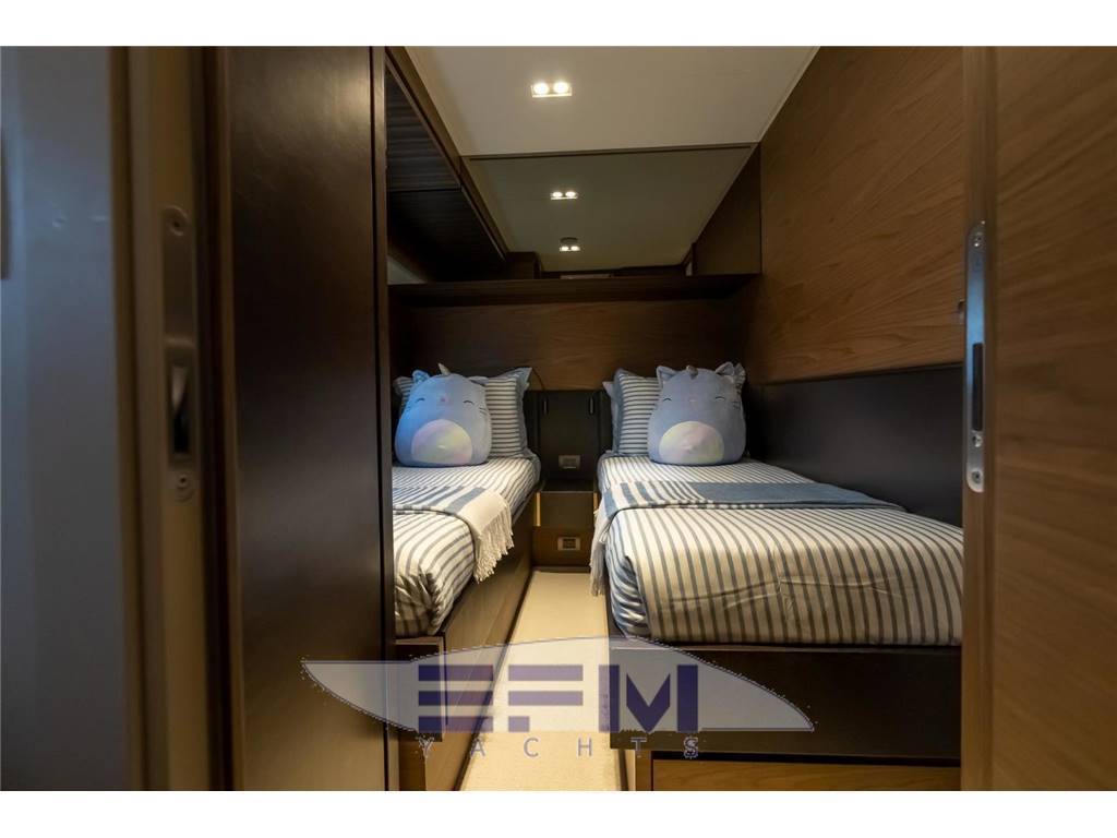 Ferretti yachts 670