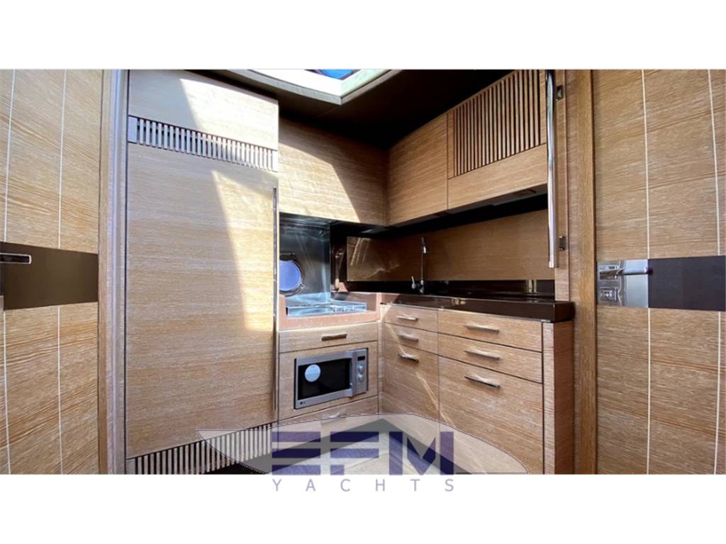 Azimut 48 fly