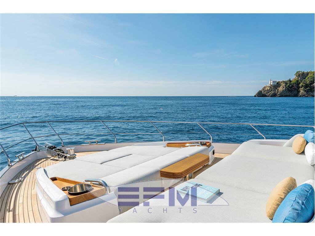 Azimut 68 fly