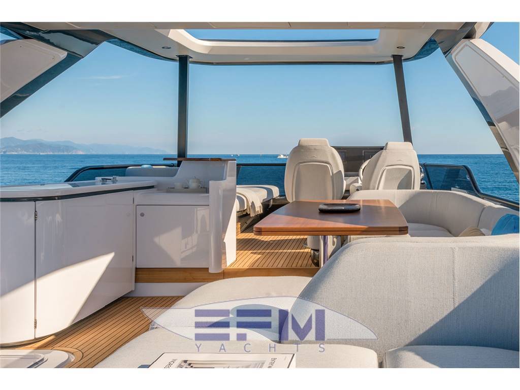 Azimut 68 fly