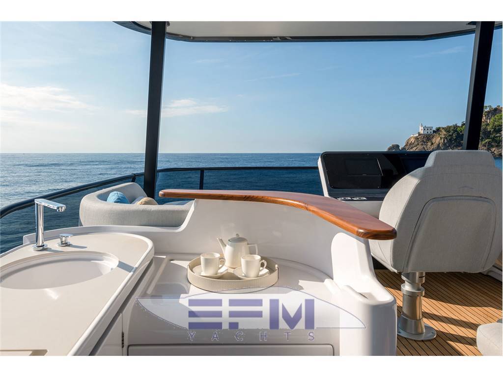 Azimut 68 fly
