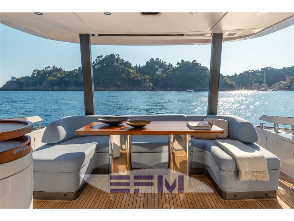 Azimut 68 fly