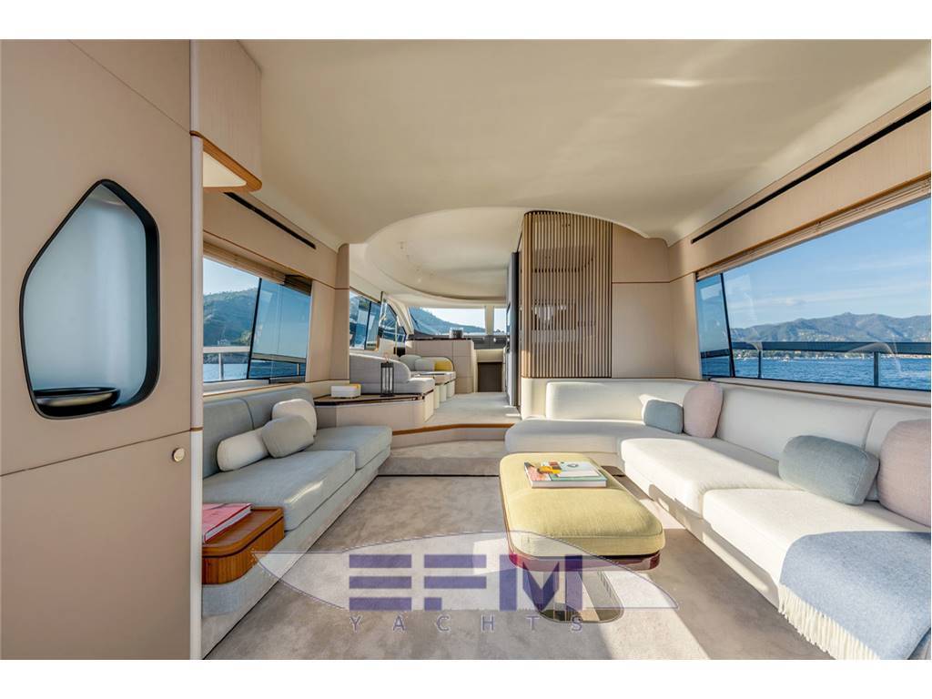 Azimut 68 fly