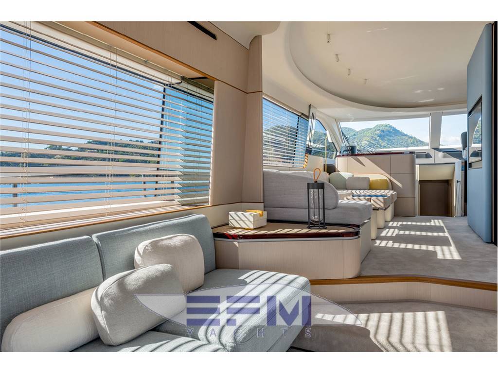 Azimut 68 fly