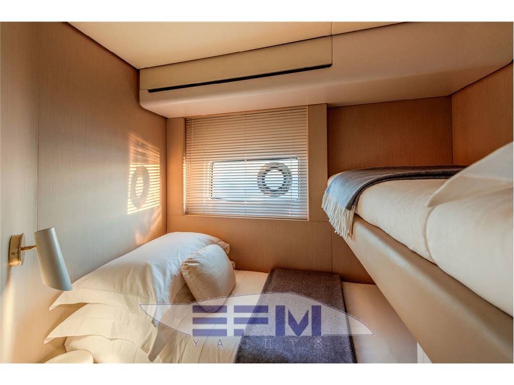 Azimut 68 fly