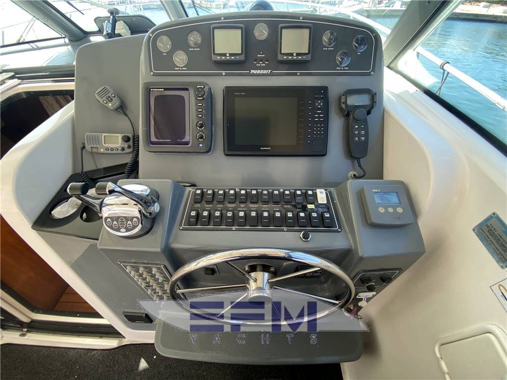 Pursuit 3800 express