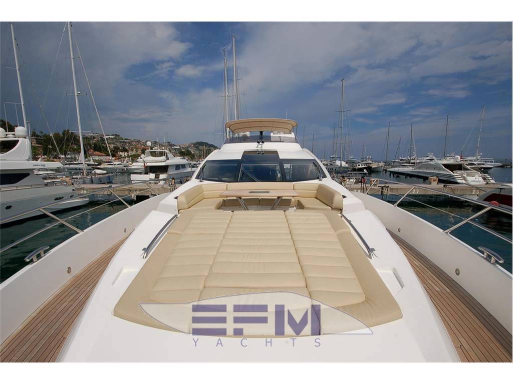 Sunseeker 80 yacht