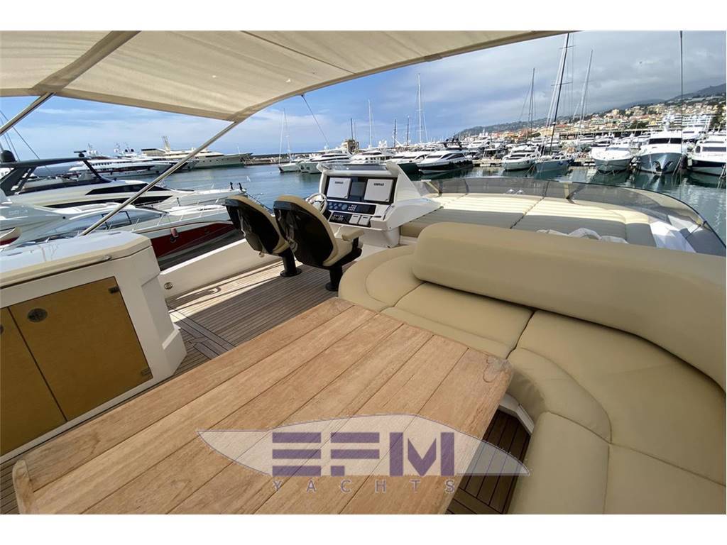 Sunseeker 80 yacht