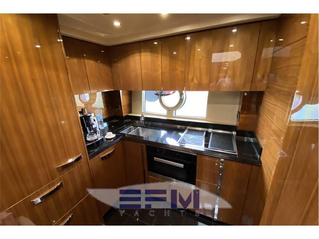 Sunseeker 80 yacht
