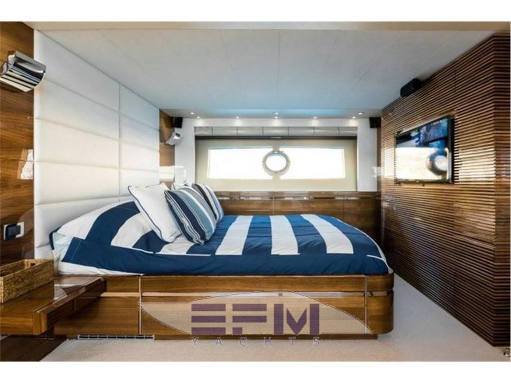 Sunseeker 80 yacht