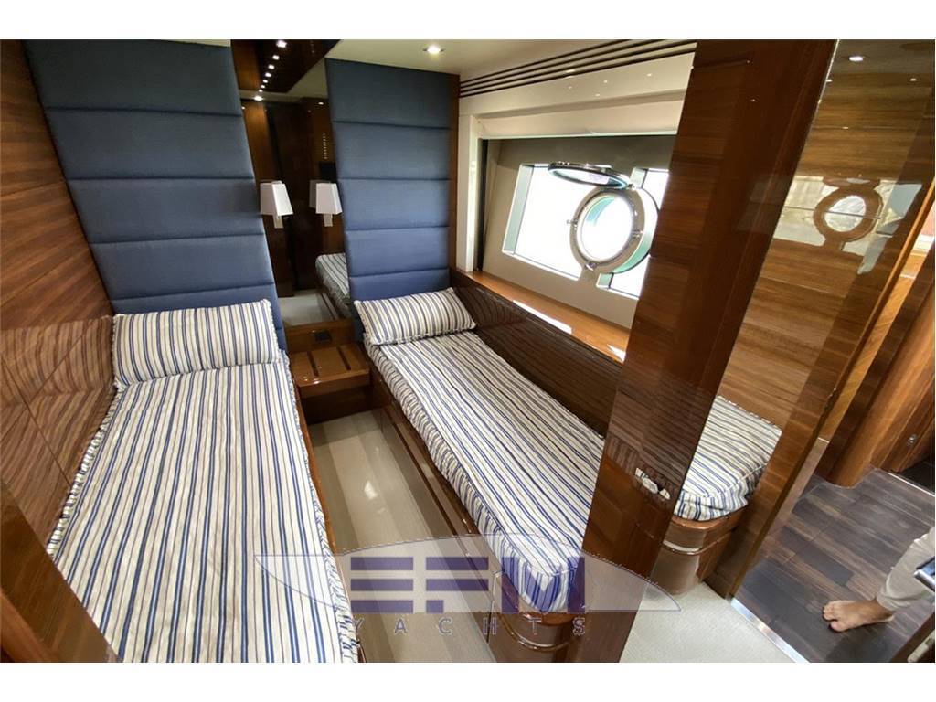 Sunseeker 80 yacht