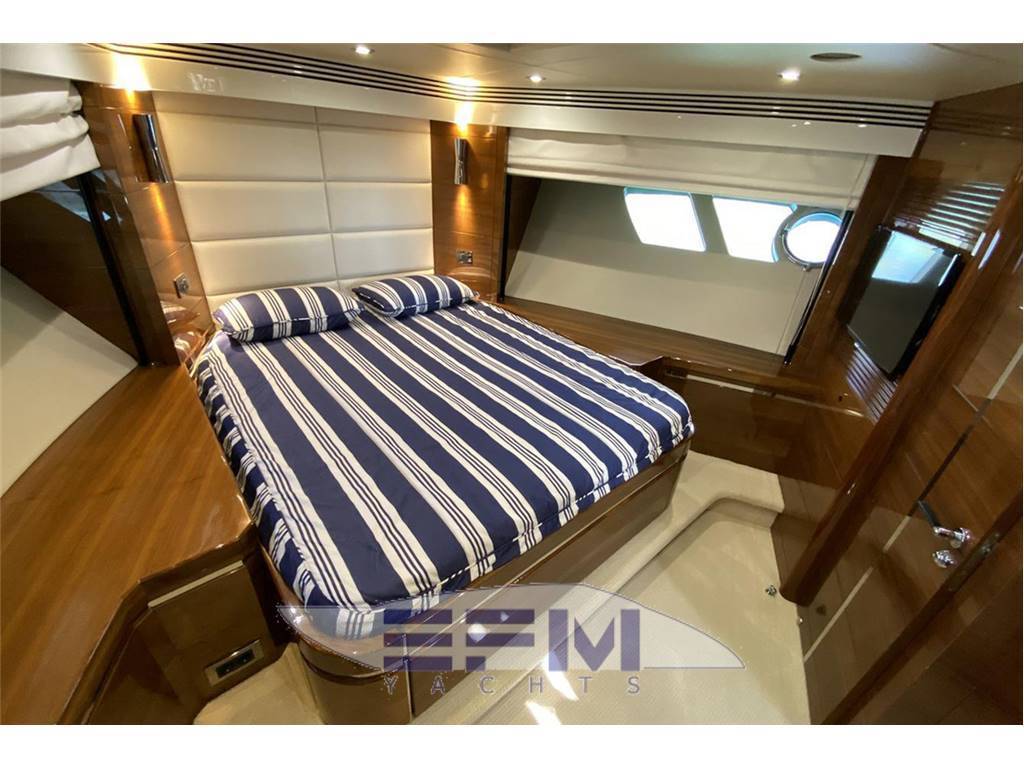 Sunseeker 80 yacht