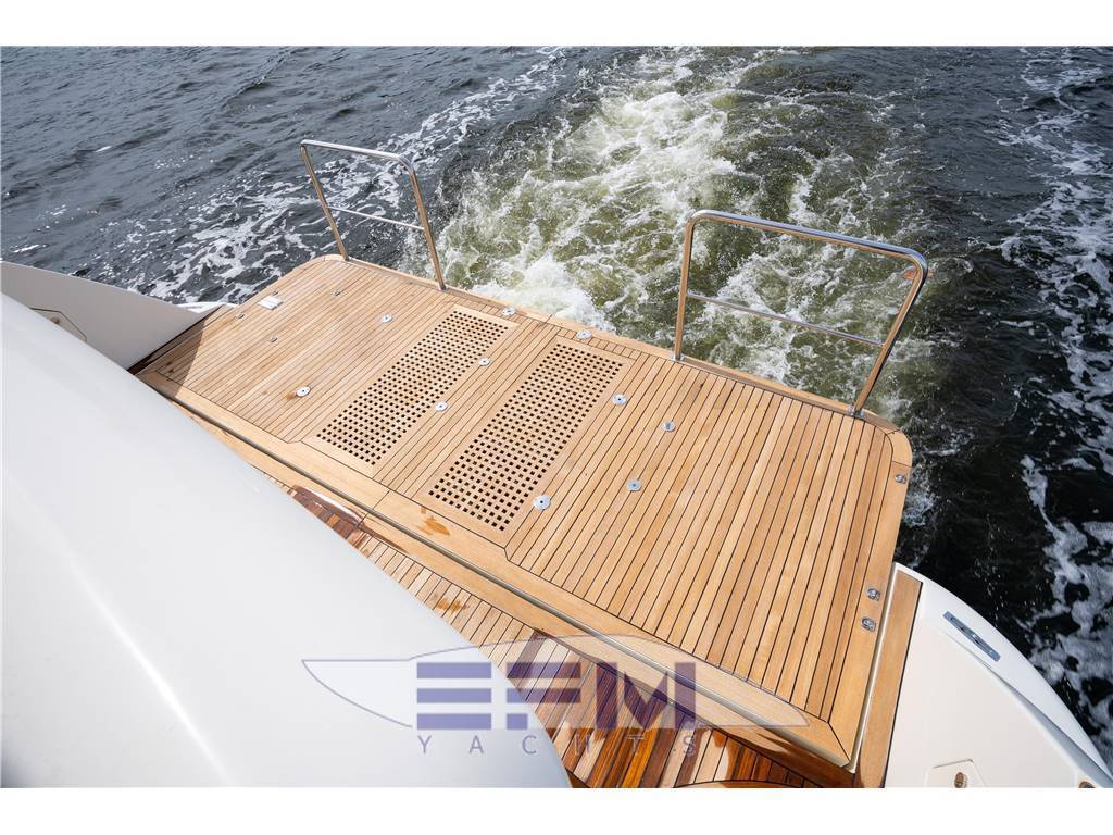 Azimut 78 fly
