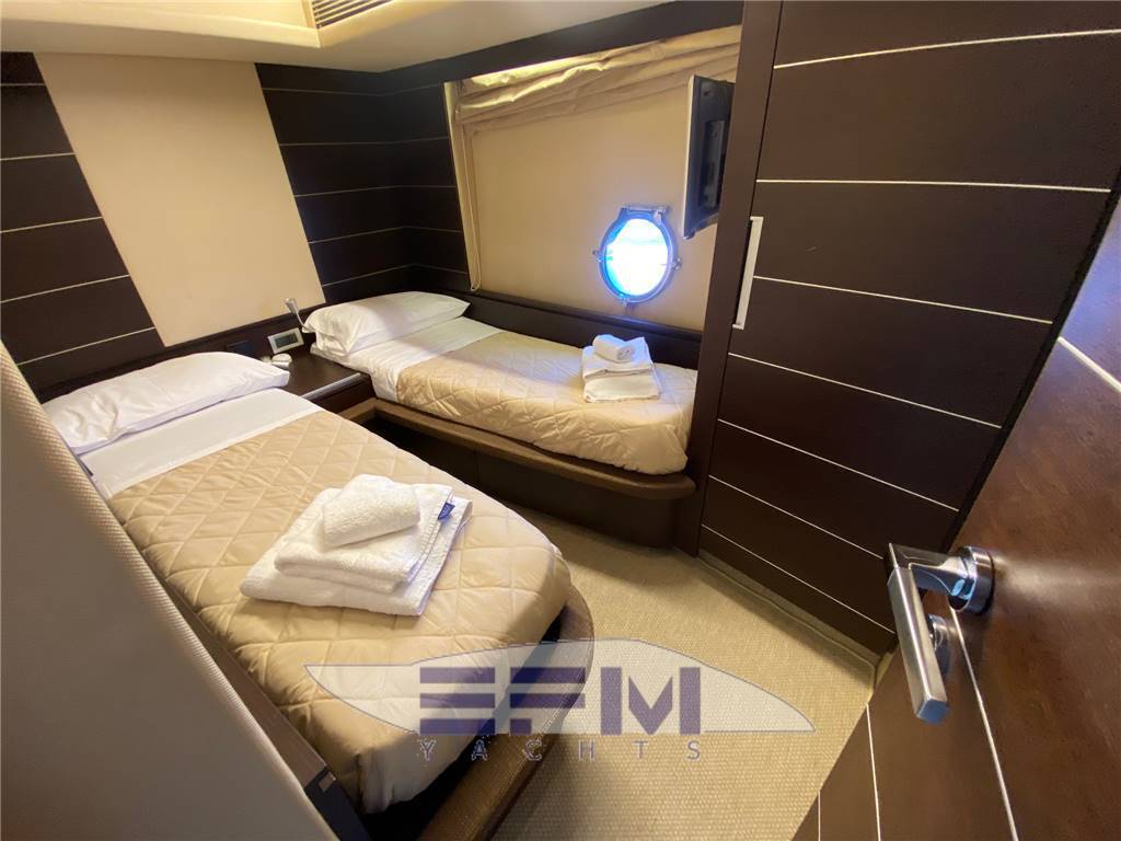 Azimut 68s