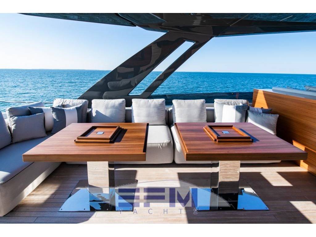 Ferretti 850