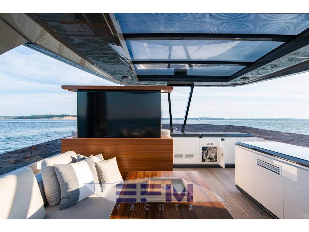 Ferretti 850