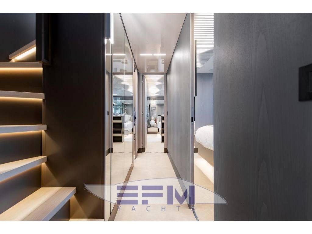 Ferretti 850