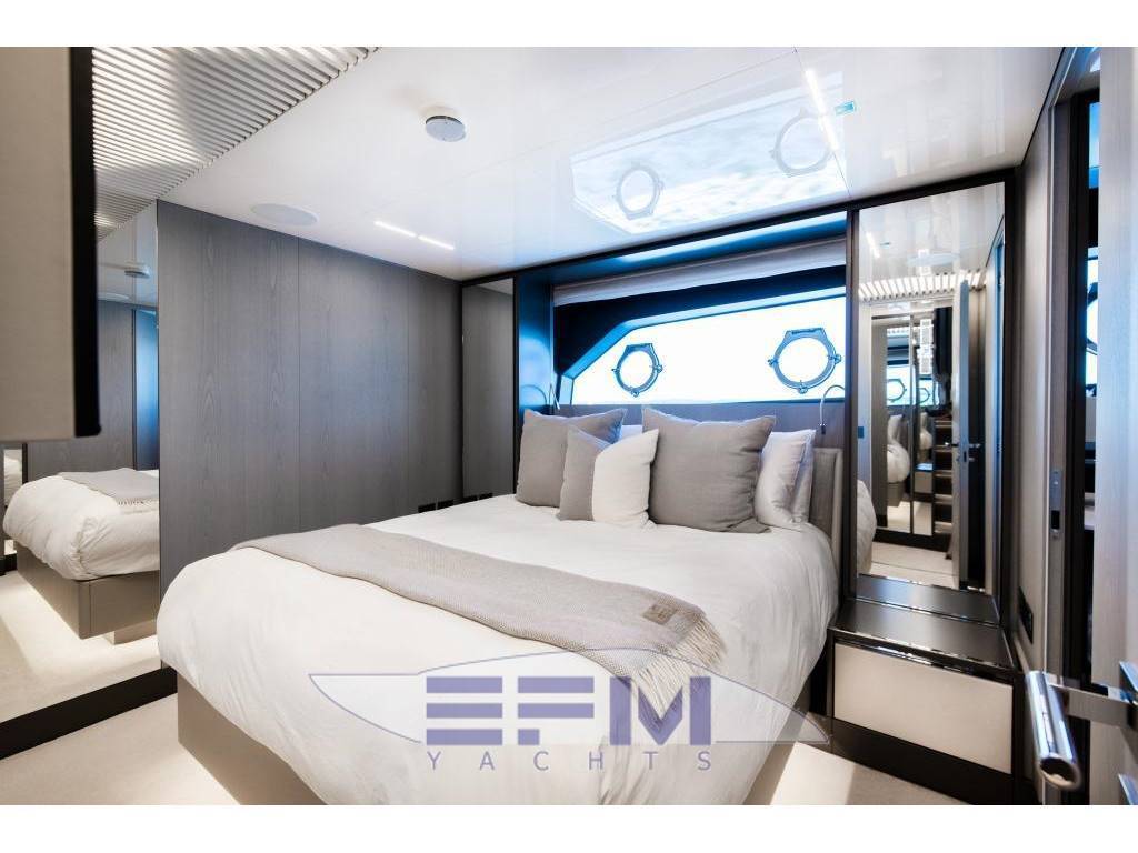 Ferretti 850