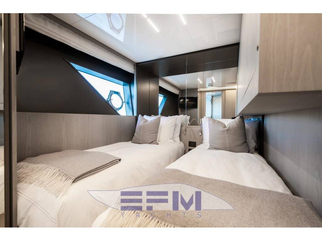 Ferretti 850