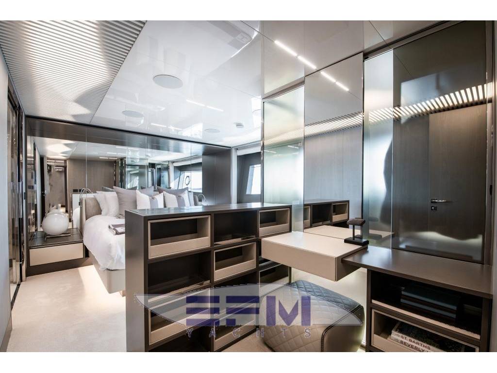 Ferretti 850
