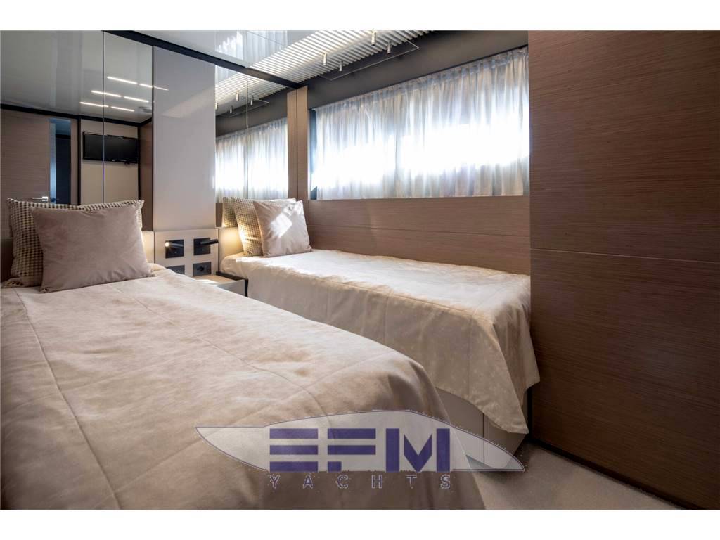 Ferretti 780