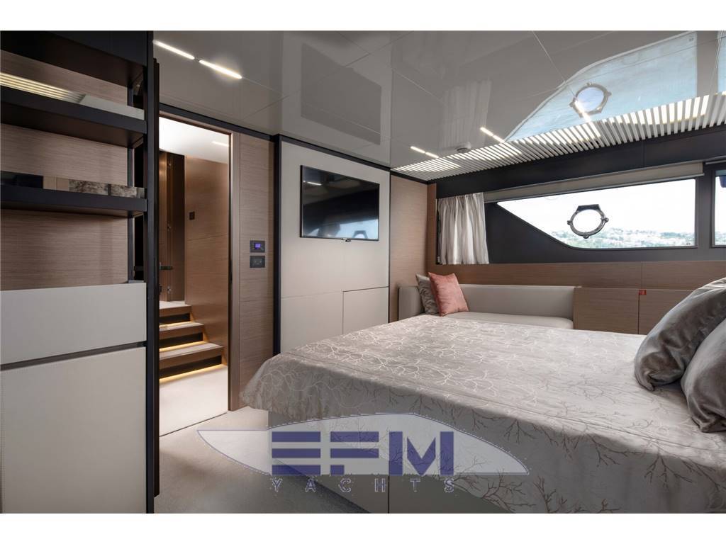 Ferretti 780