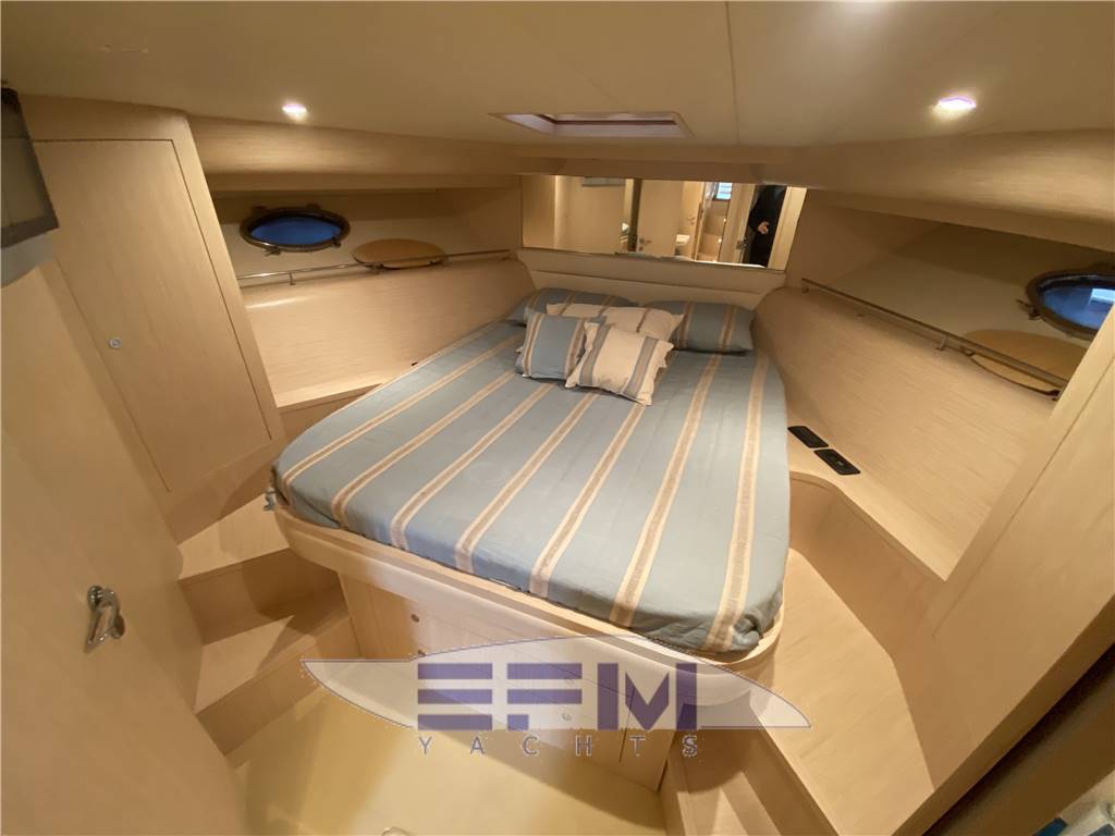 Uniesse 48 open