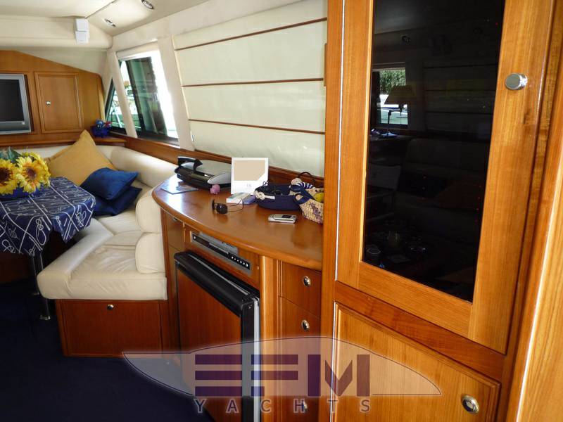 Riviera marine 47 flybridge