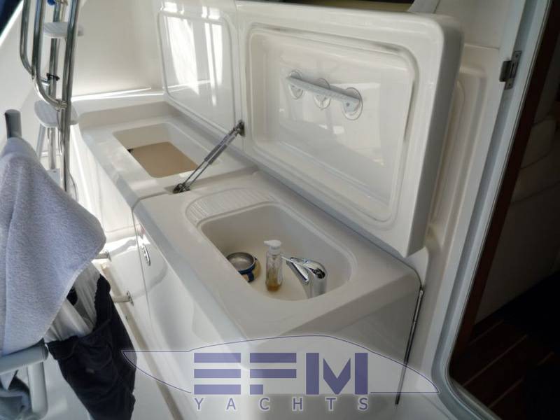 Riviera marine 47 flybridge