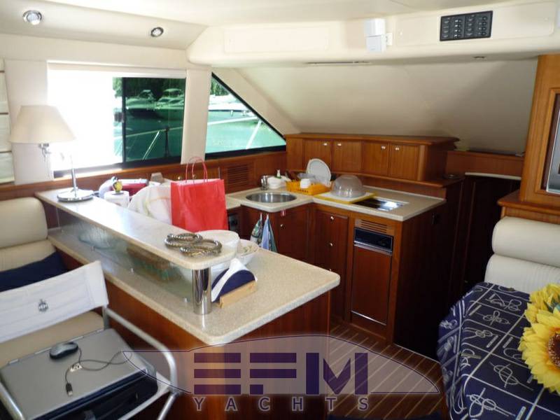 Riviera marine 47 flybridge