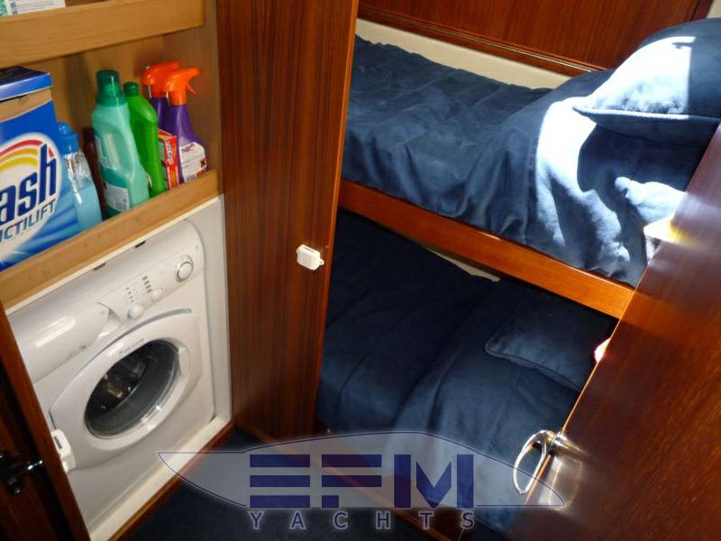 Riviera marine 47 flybridge