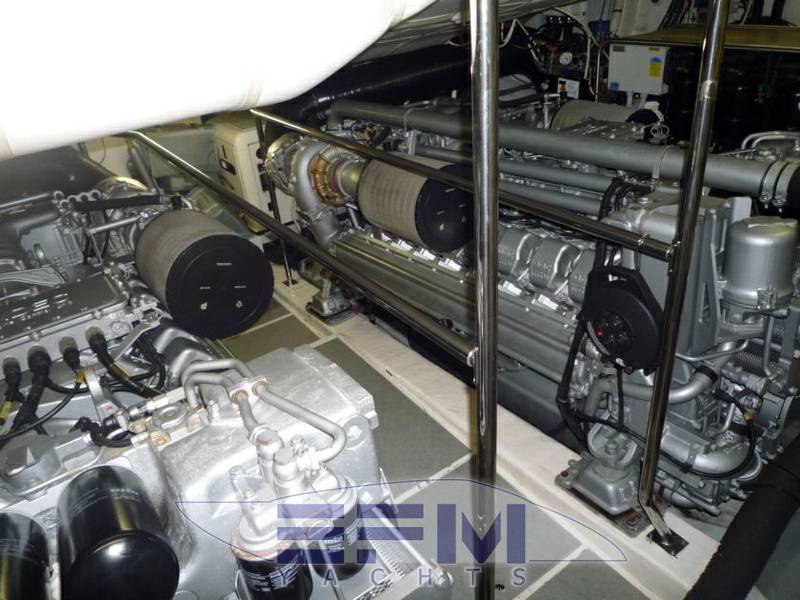 Pershing 76
