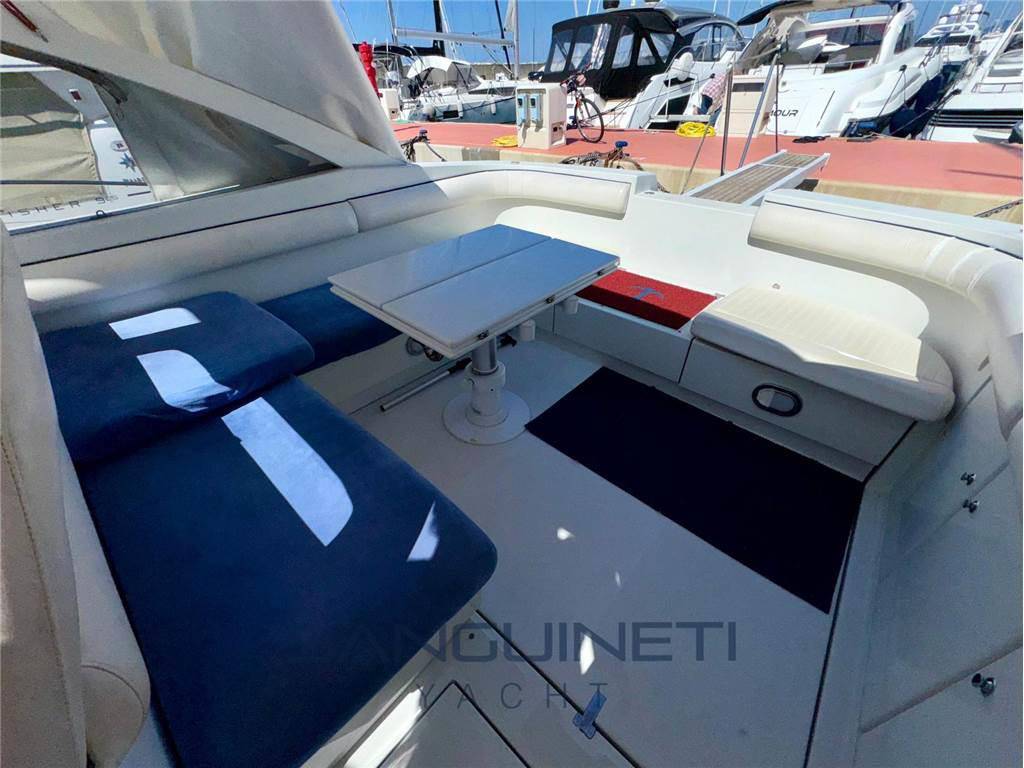 Pershing 38