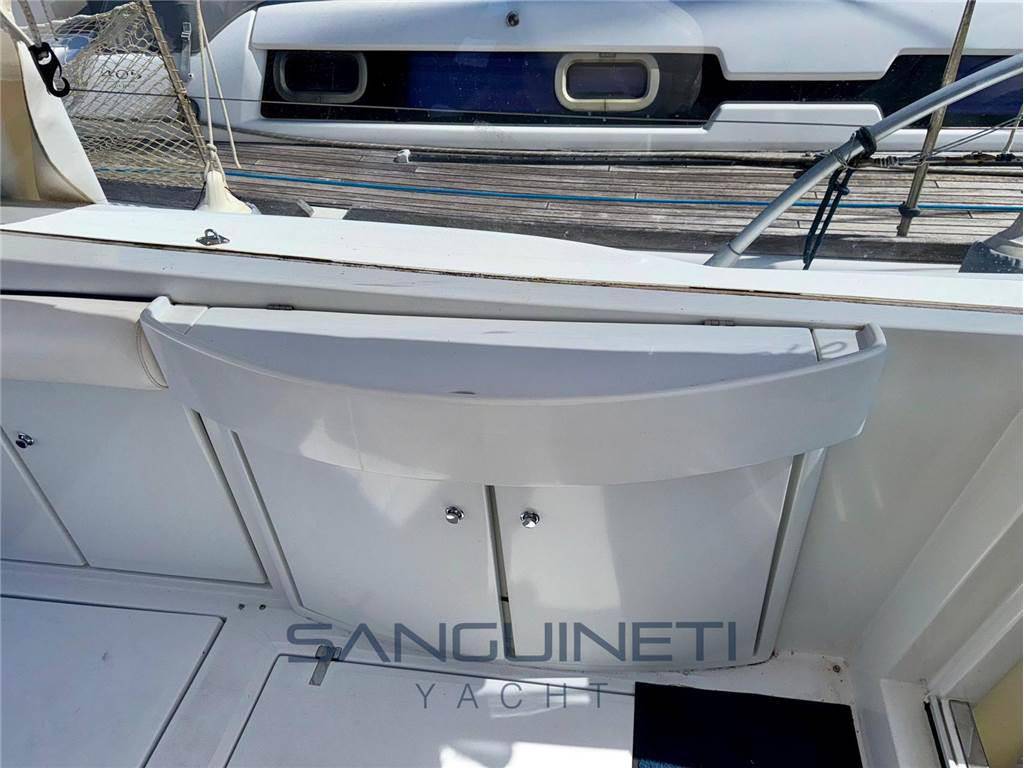 Pershing 38